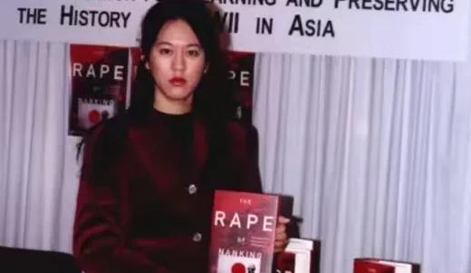 所有有良知的中国人都必须记住这个女人！正是她让全世界知道了南京大屠杀，她用一生揭