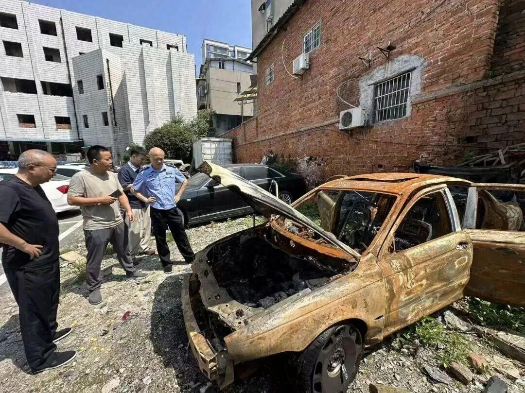 宜昌生意人王某收到一辆老式豪车用于抵债，因车辆养护成本高引来夫妻拌嘴。男子竟想出