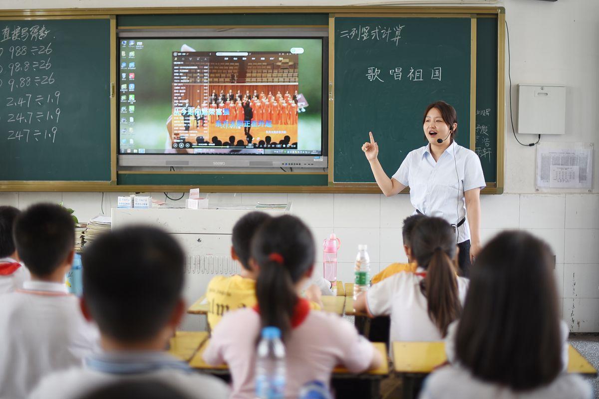 教师节之际呼吁清远把聘员教师全部转为编制教师！教育强市，不仅看高中教育，更要看小