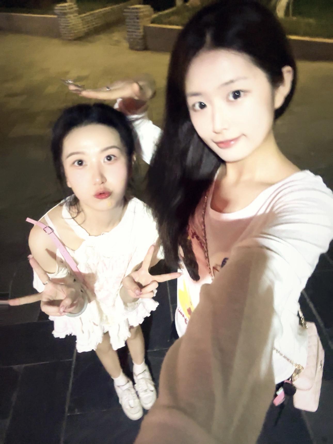 我发现我们真的不是当坏女人的这块料 无论怎么装坏都会透露出一股可爱呆萌...