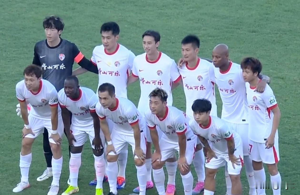 本以为江湖都是人情世故，哪有打打杀杀。但看了青岛德比以后，这个观念得改变了！
 