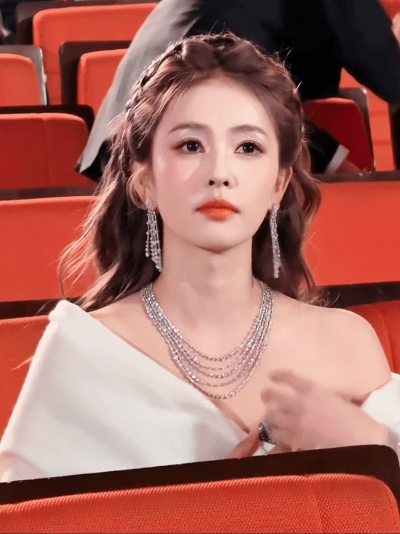 白鹿[超话] 白鹿神女降临[跪了] ​​​