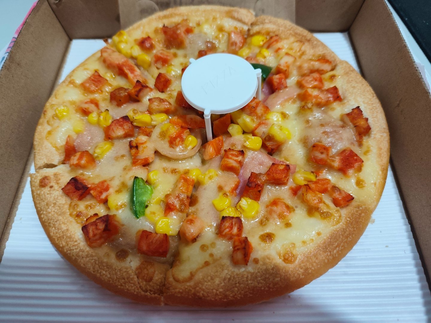 午餐：8寸至尊披萨，9.9元。 