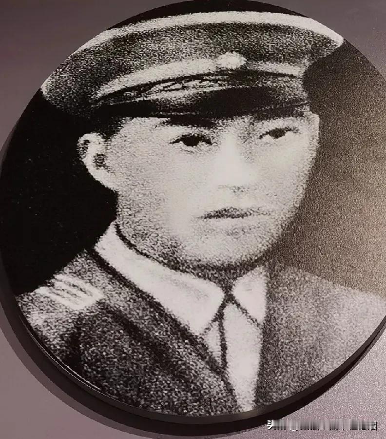 黄毓全（1905-1932），号莫峙，出生在美国加州，祖籍广东台山，是中国早期空