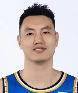 老骥伏枥，志在千里，翟晓川现在真是用生命在打球啊。出场15分钟，得到8分8篮板，