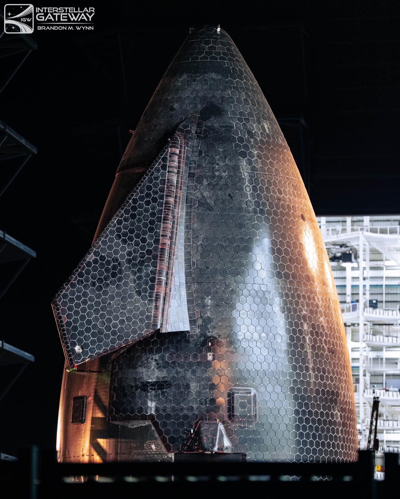 SpaceX首个V3星舰的鼻锥推出，看上去和V2没太多区别