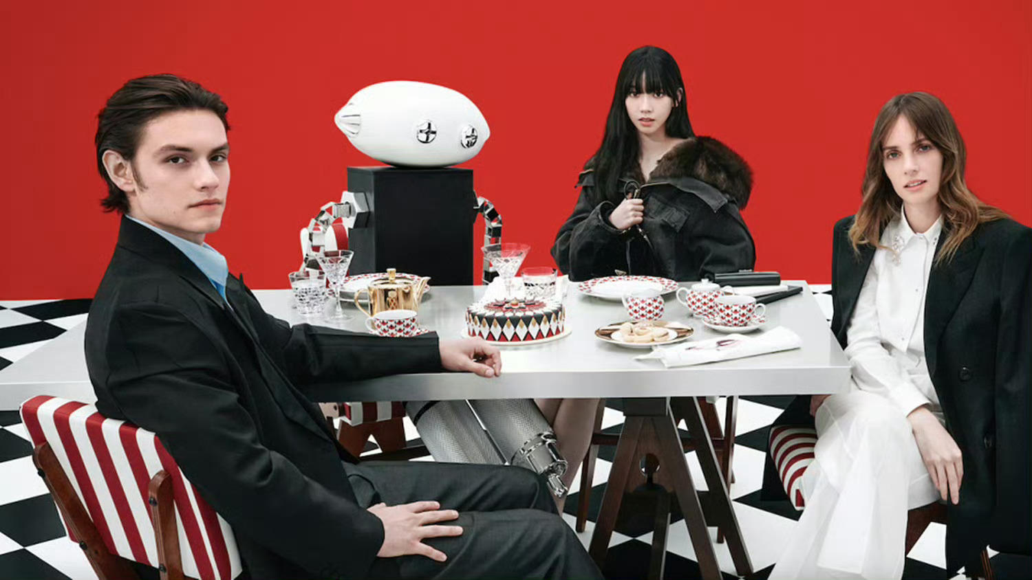 #柳智敏prada假日大片# 柳智敏八月底官宣的Prada Brand Amba