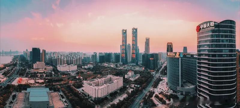 南昌楼市要加把劲了。
现在南昌楼市还是没有完成全面止跌
从2026年1月5日到6