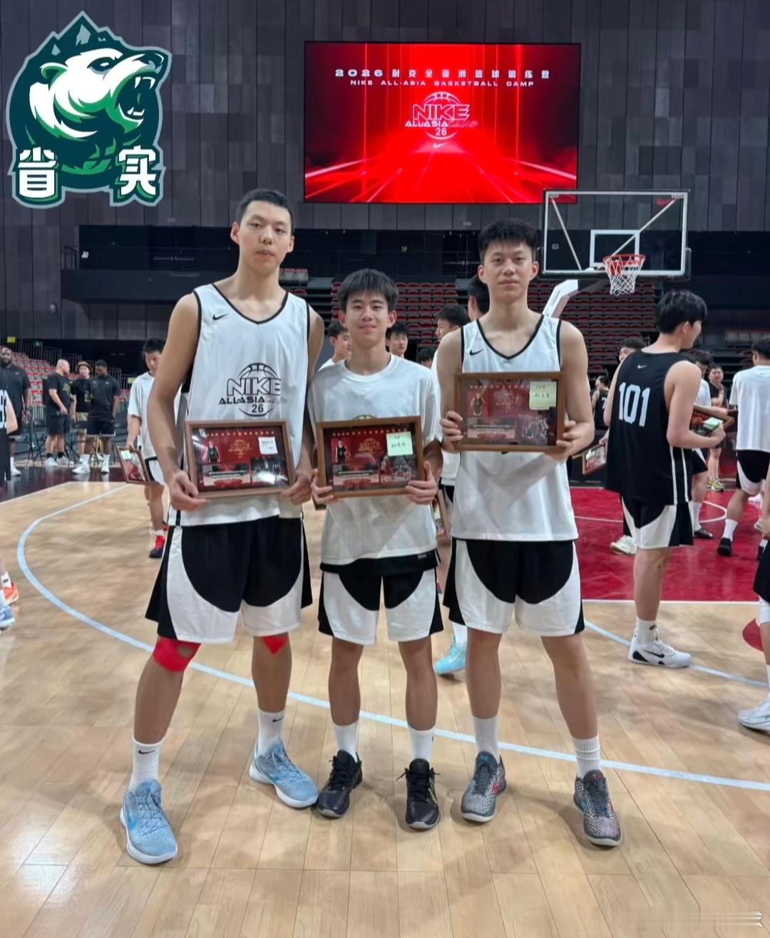 会是新一代三剑客吗？省实男篮三位10后小将同框合影，耐克亚洲篮球训练营圆满结束，