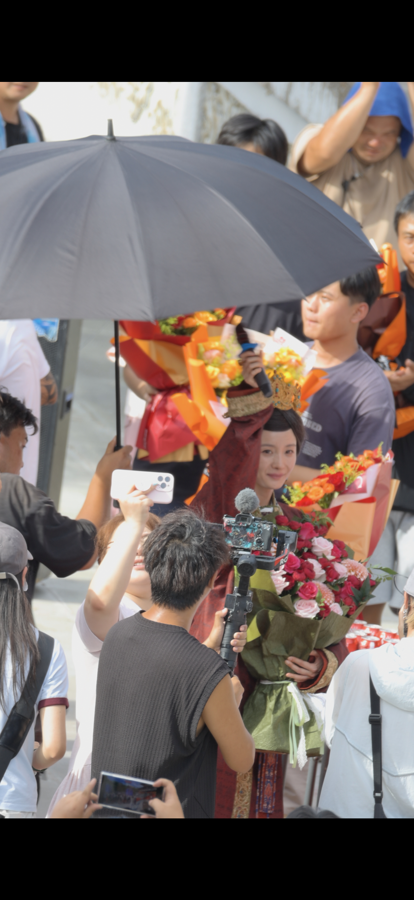 老朵 杀青吴老歌如果没有我们这一匹山的人 就等着被暗鲨吧
