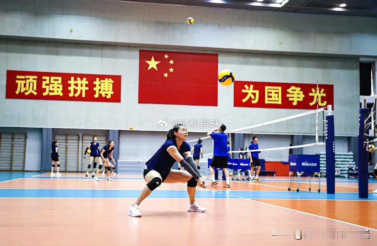 2024中国女排第一批16人集训名单
主攻：李盈莹、王云蕗、张常宁、吴梦洁、王艺