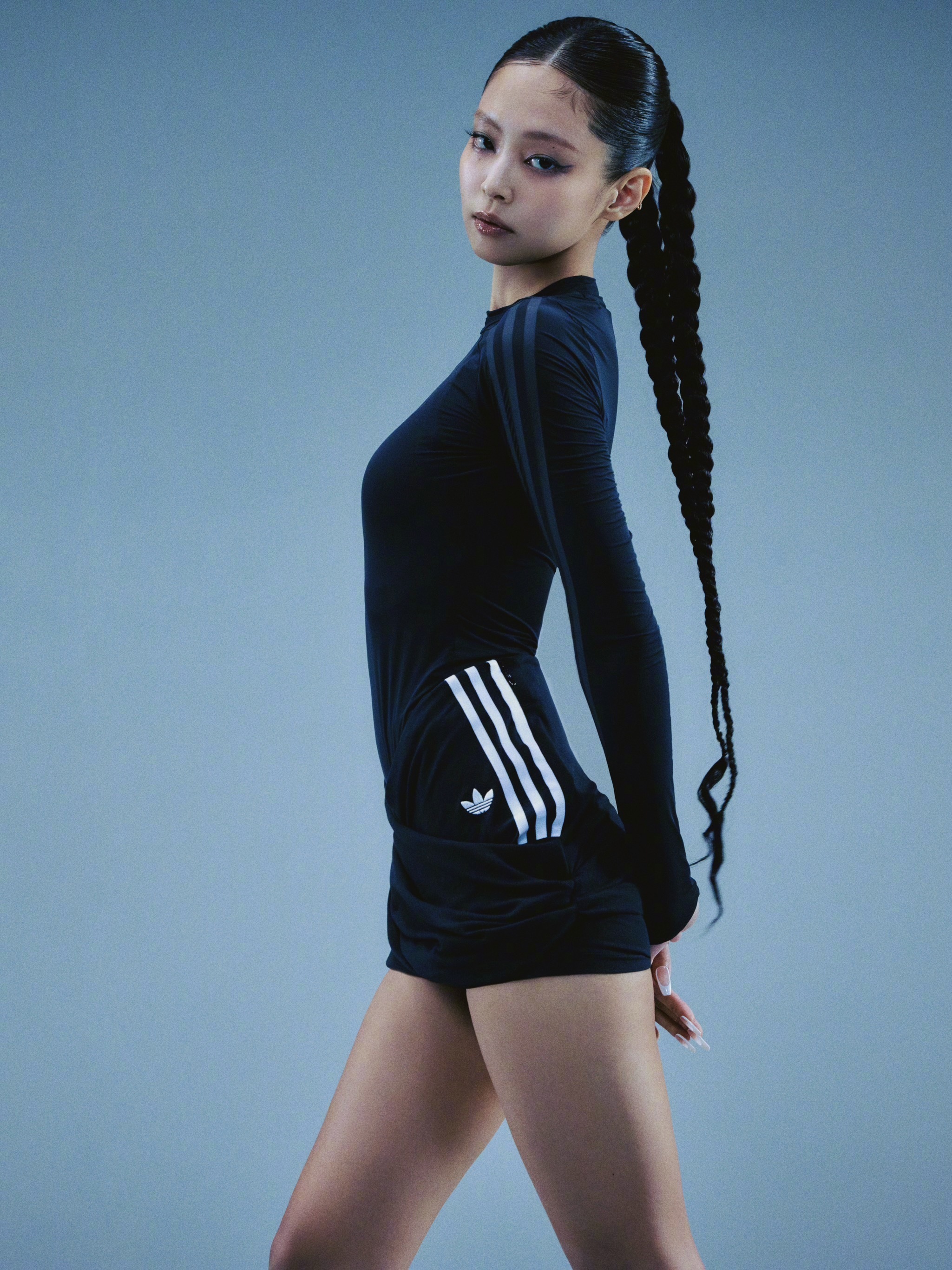 JENNIE[超话]  原来这个裙子是这样搭配的[期待]本来没想买结果我妮一上身