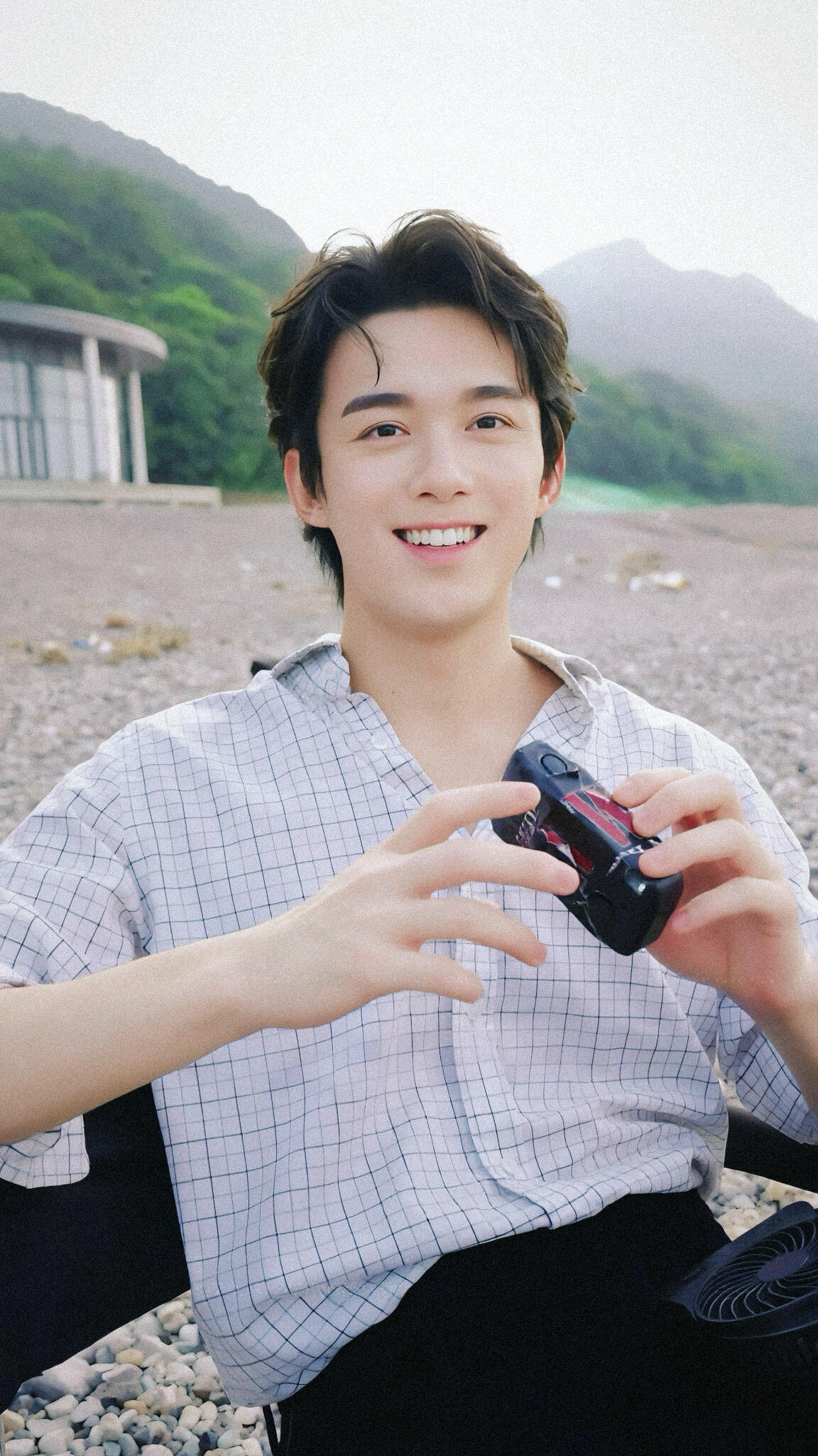 吴磊[超话] 校草学长干净清爽的校草学长磊，这就是青春的味道吗[期待][期待][