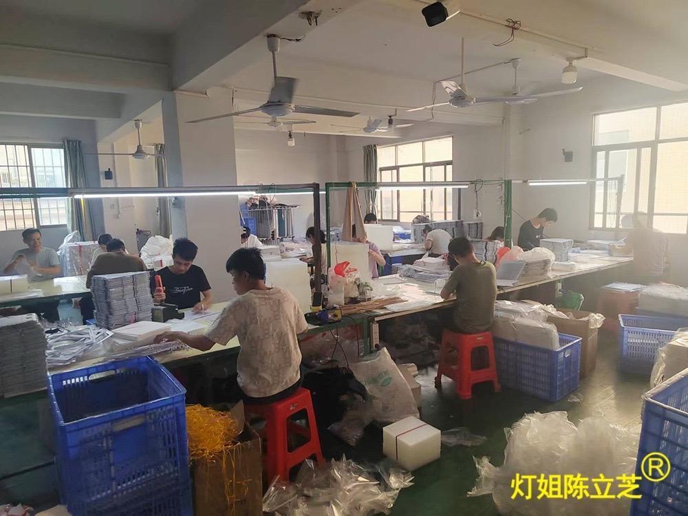 陈立芝写日记的第591天：11月26日 周二 晴
周二，早起，阅读摘抄！
广东过