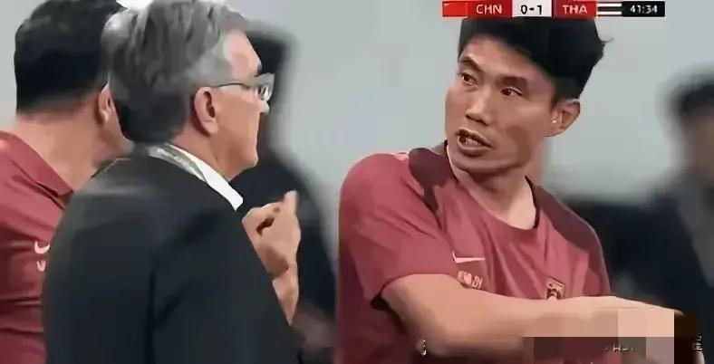 宋凯应该清楚，国家队目标是进世界杯，不是培养教练员的！是个人都知道，郑智想当主教