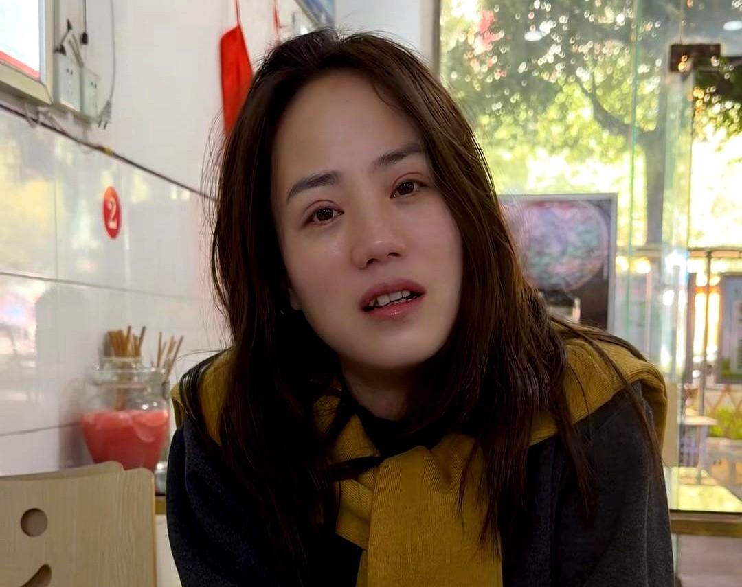 小妹是真的被气到了，彻底扯下遮羞布，破天荒在评论区怒怼黑粉。

平时看着挺温和，