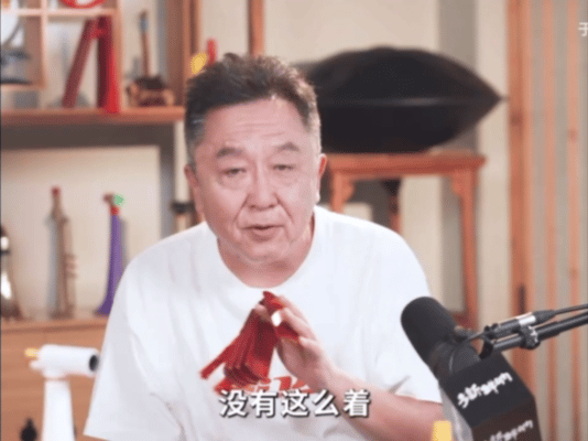 于谦 我就是不会打快板儿当于谦笑着说“我就是不会打快板儿”，那些关于辈分的传闻也