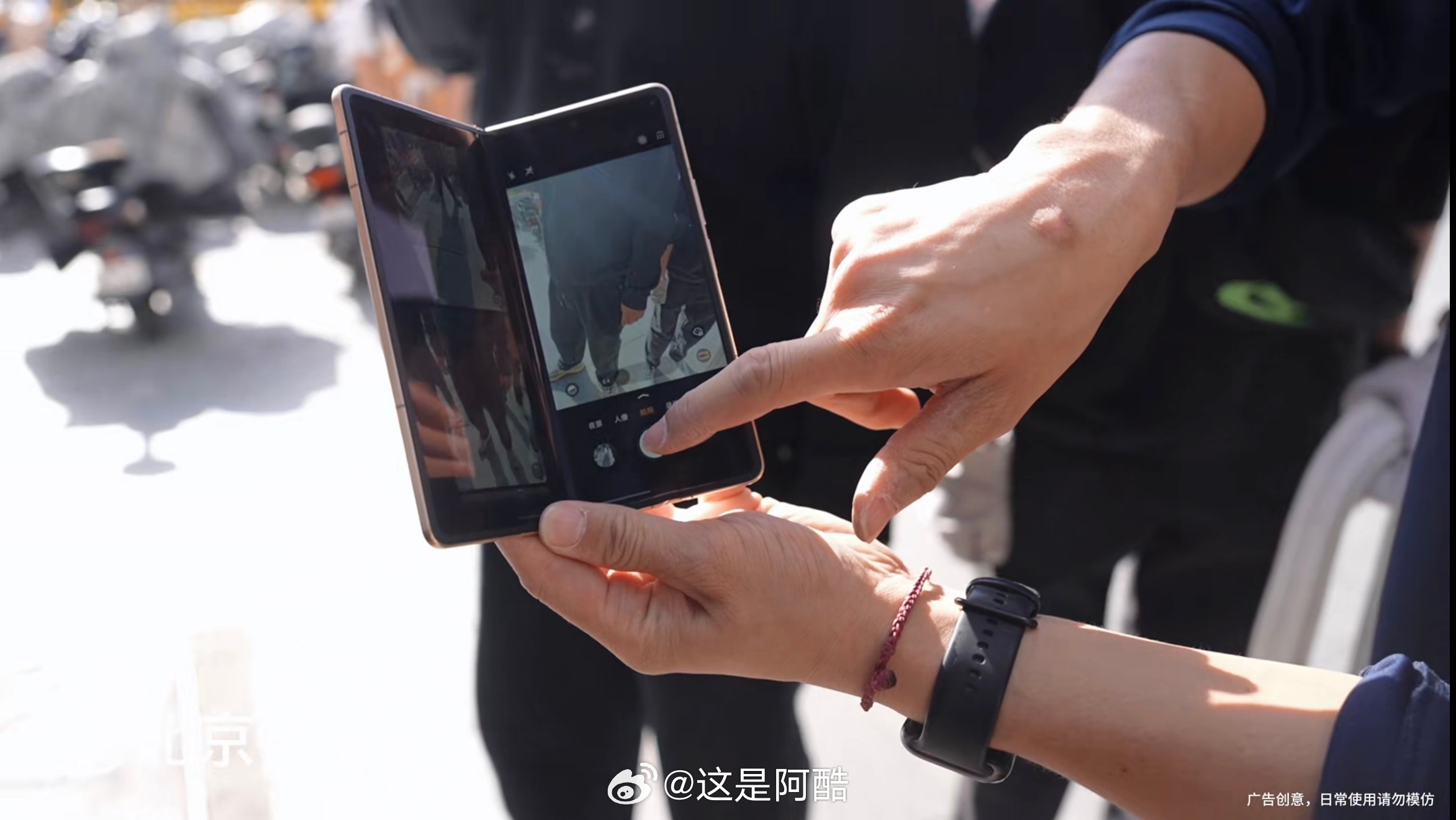 MagicV6 极致承载实力大挑战！都说折叠屏铰链是核心，那它的极限到底在哪？新