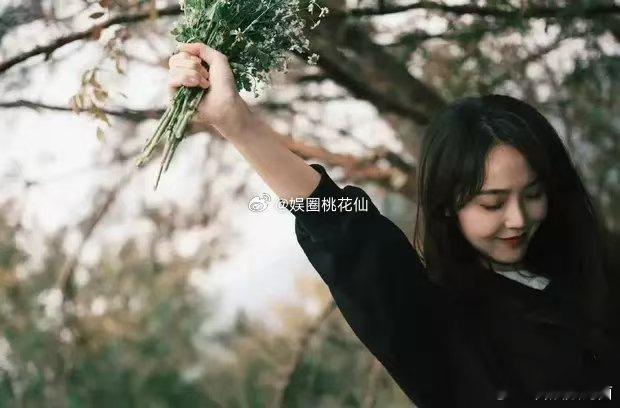 张佳宁少女感在《刑警的日子》里 令人难忘。她的表演细腻入微，少女的娇羞相互交织，
