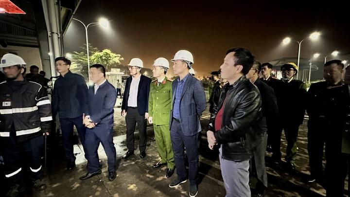 越南清化省警方正在调查春节第二天晚上，一名向其姐夫家投掷爆炸物，导致10人住院的