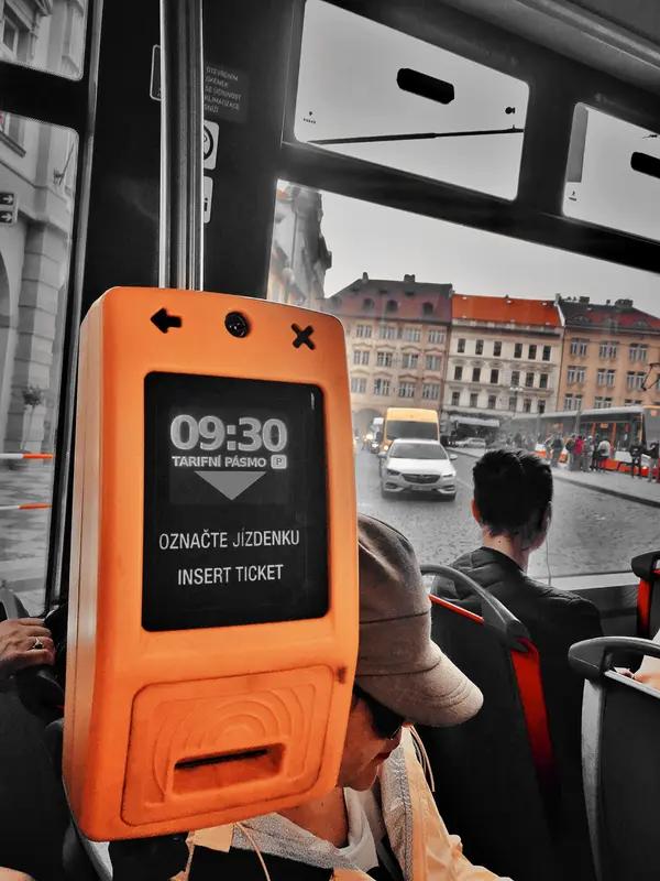 养路费迎来大变革：油价下调、电车按里程计费，到底谁赚谁亏养路费的这一变革如同投入