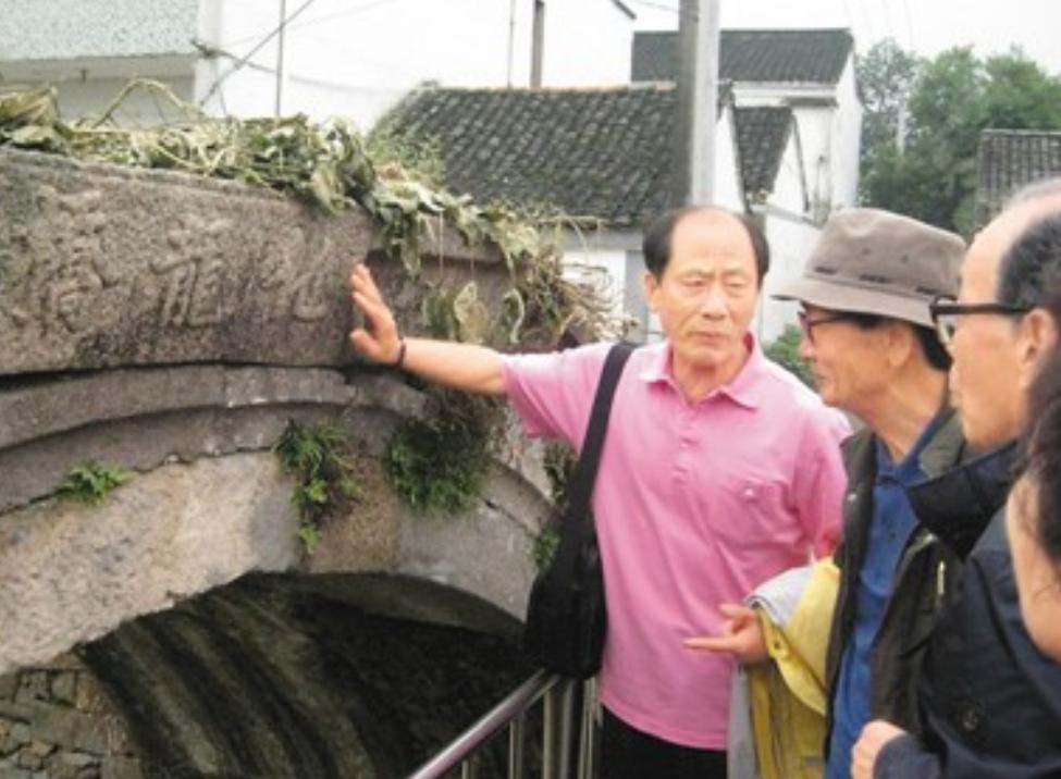 1997年，一群韩国老人跪在浙江湖州的古桥边嚎啕大哭，只因桥名和族谱上记载的一模