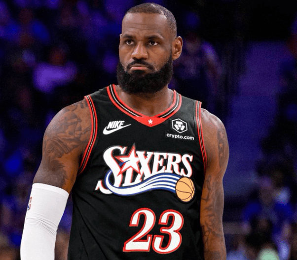 NBA以为詹姆斯去骑士或热火据著名记者Shams报道，詹姆斯2年800万签约76