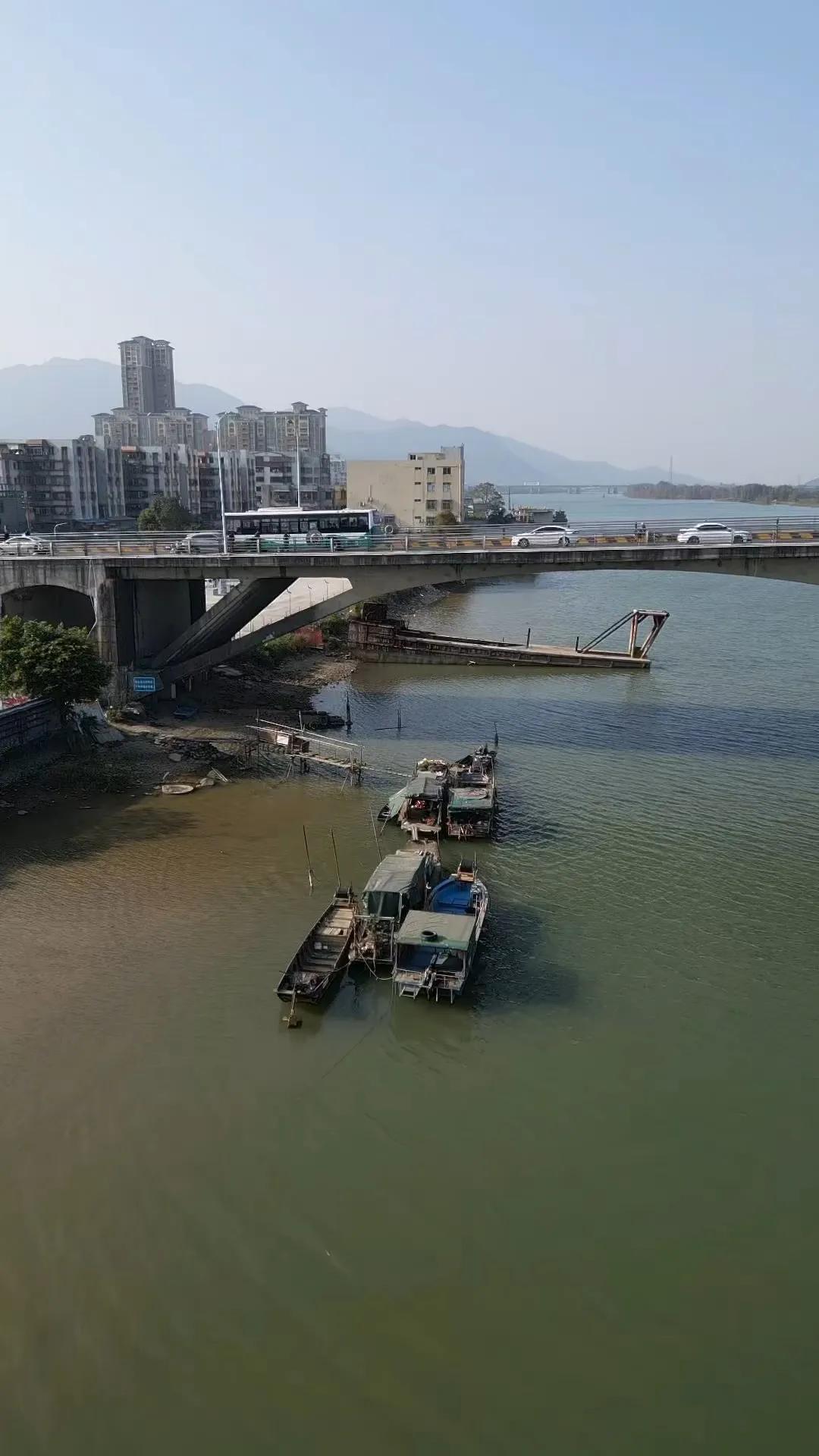 珠海市曾经的斗门县（如今已设为斗门区），是我生平第一次涉足的地方。
1988年我