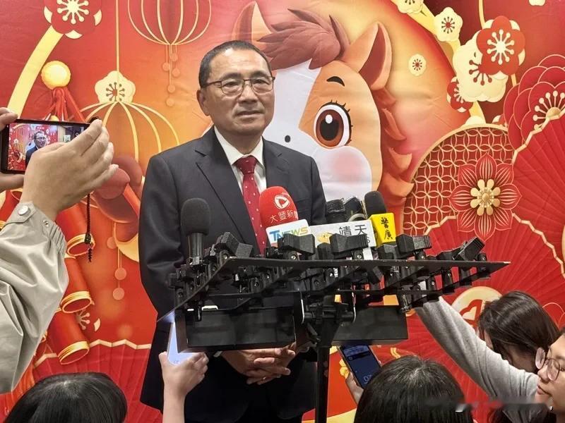 台湾省新北市政府今举行新春团拜，市长侯友宜会后受访，针对台北市副市长李四川过年期