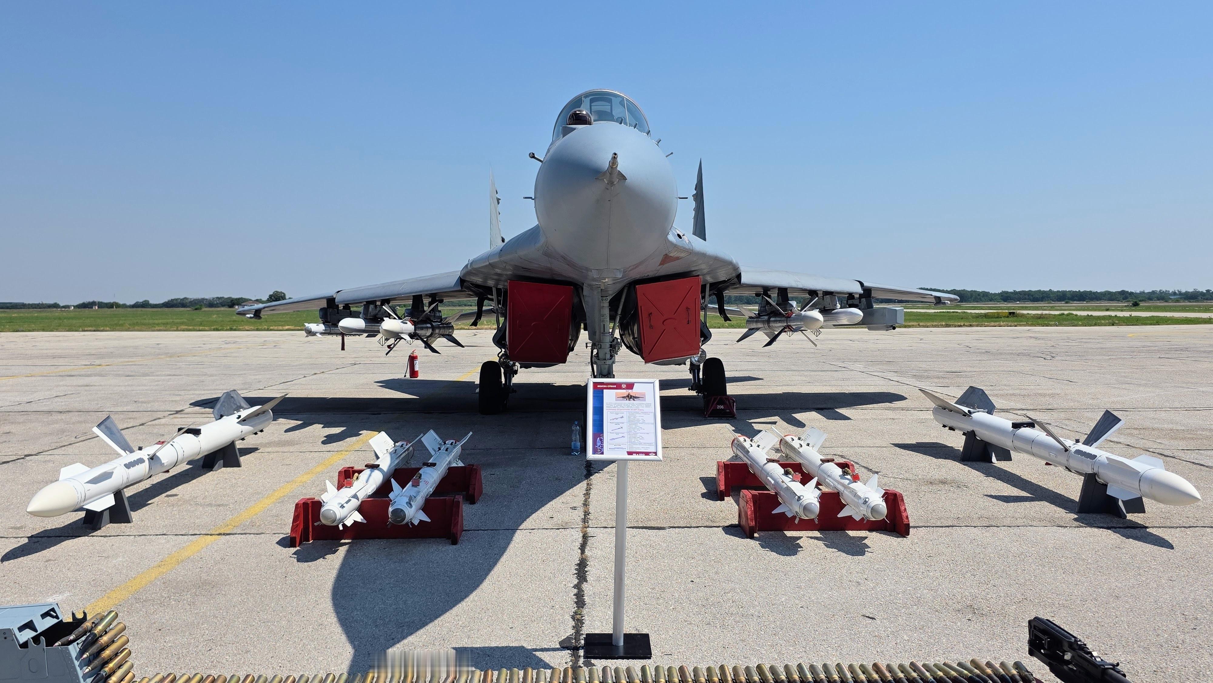 塞尔维亚空军展示经过多轮升级的二手MiG-29SM这批飞机机体生产与俄罗斯，白俄