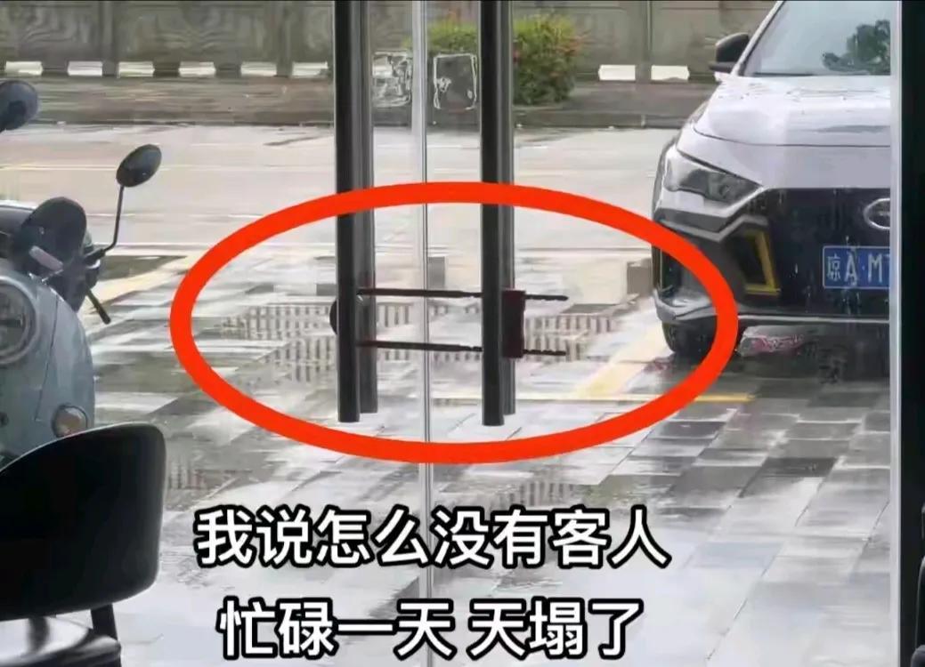 海南一男子，新店开张，一大早就忙前忙后准备食材。男子心想今天肯定生意兴隆，不料，