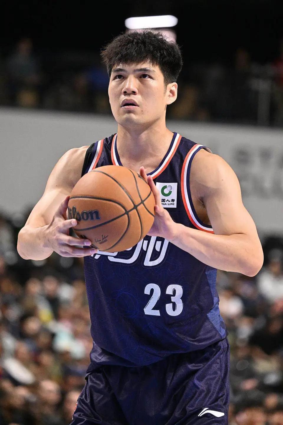 CBA广州更换主教练，第一场比赛陈国豪和徐昕上场时间发生大反转
首次比赛广州龙狮