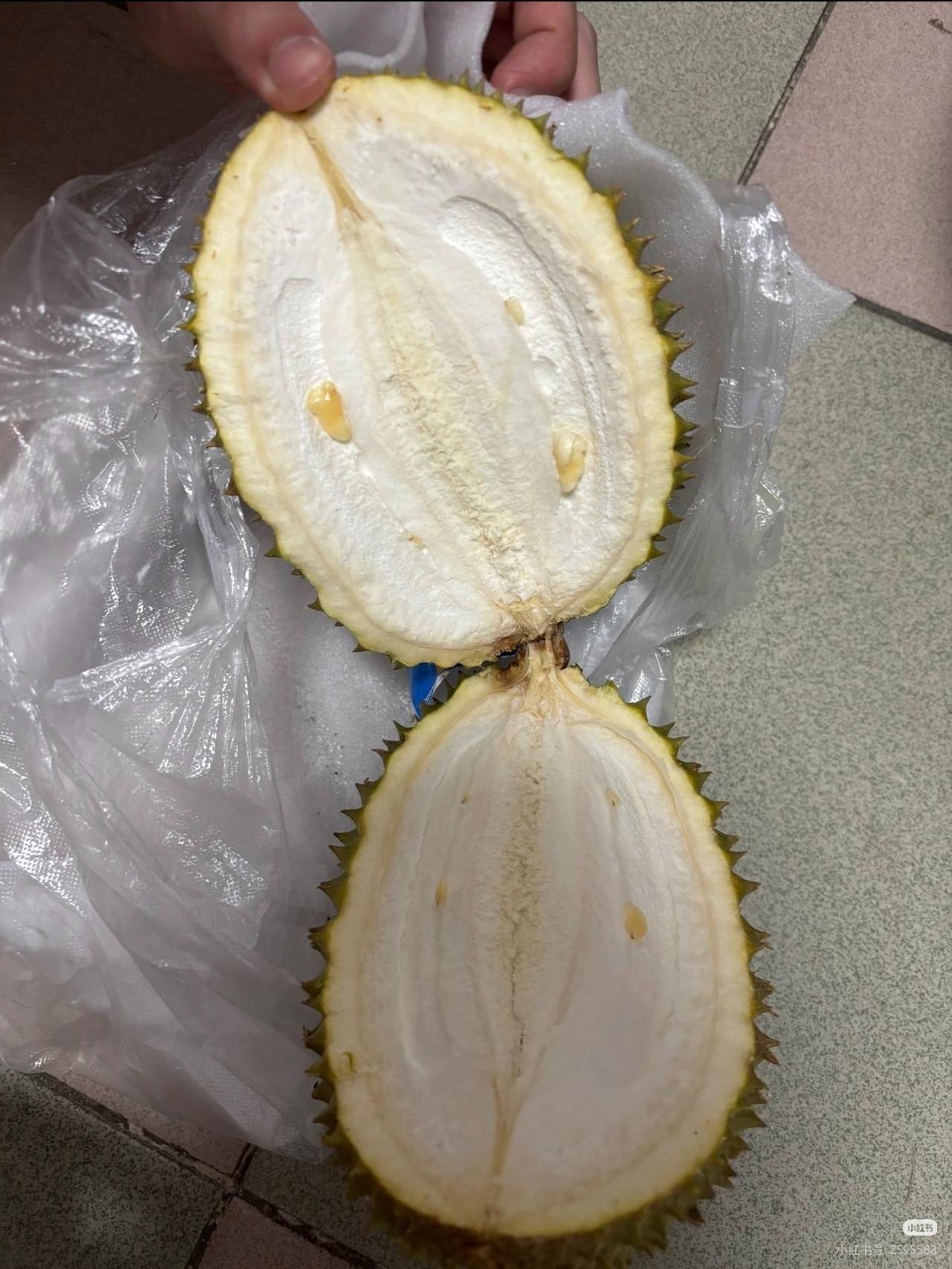哇吼，看过买榴莲出大肉的，
没见过这种直接出榴莲糖的，
是新品种吗？