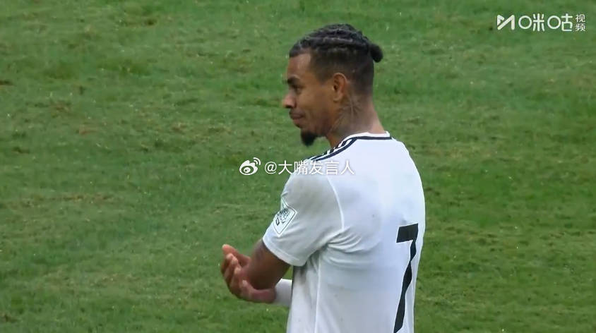 中国队vs库拉索   上半场补时阶段，中国队球员韦世豪打入1球，中国队1球领先库