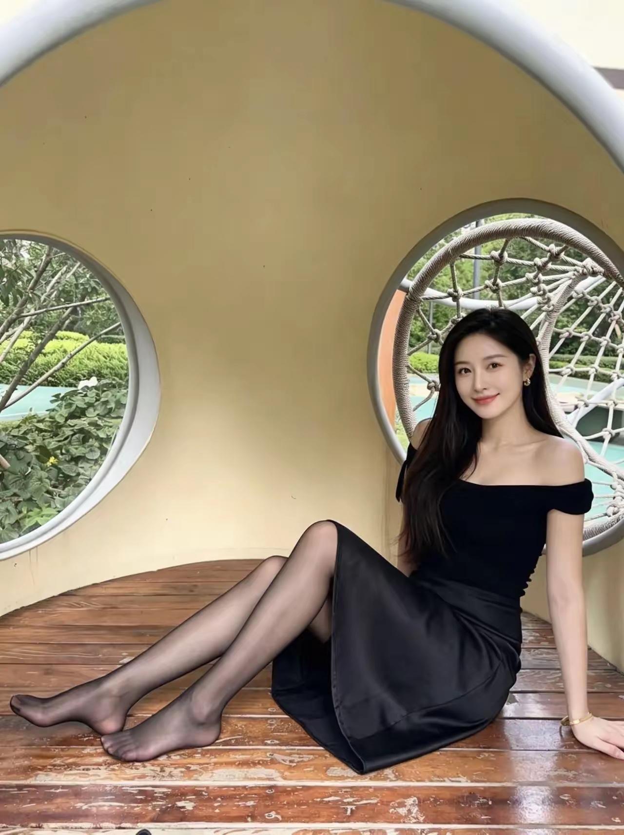 如何搭配一套优雅的职业装? 黑丝搭配 尽显优雅