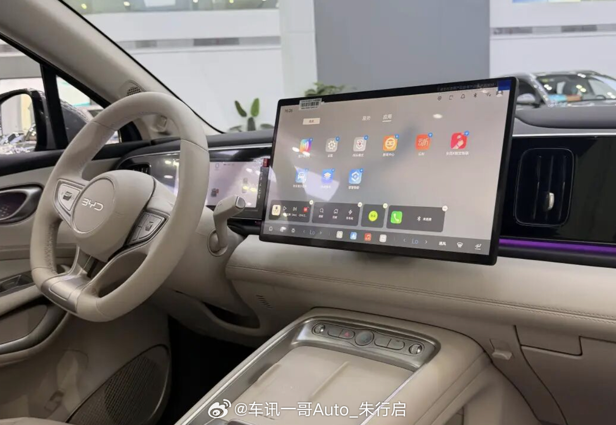 比亚迪海狮05DM的实车图曝光，新车换装现款海狮05EV的前脸和内饰设计，新增2