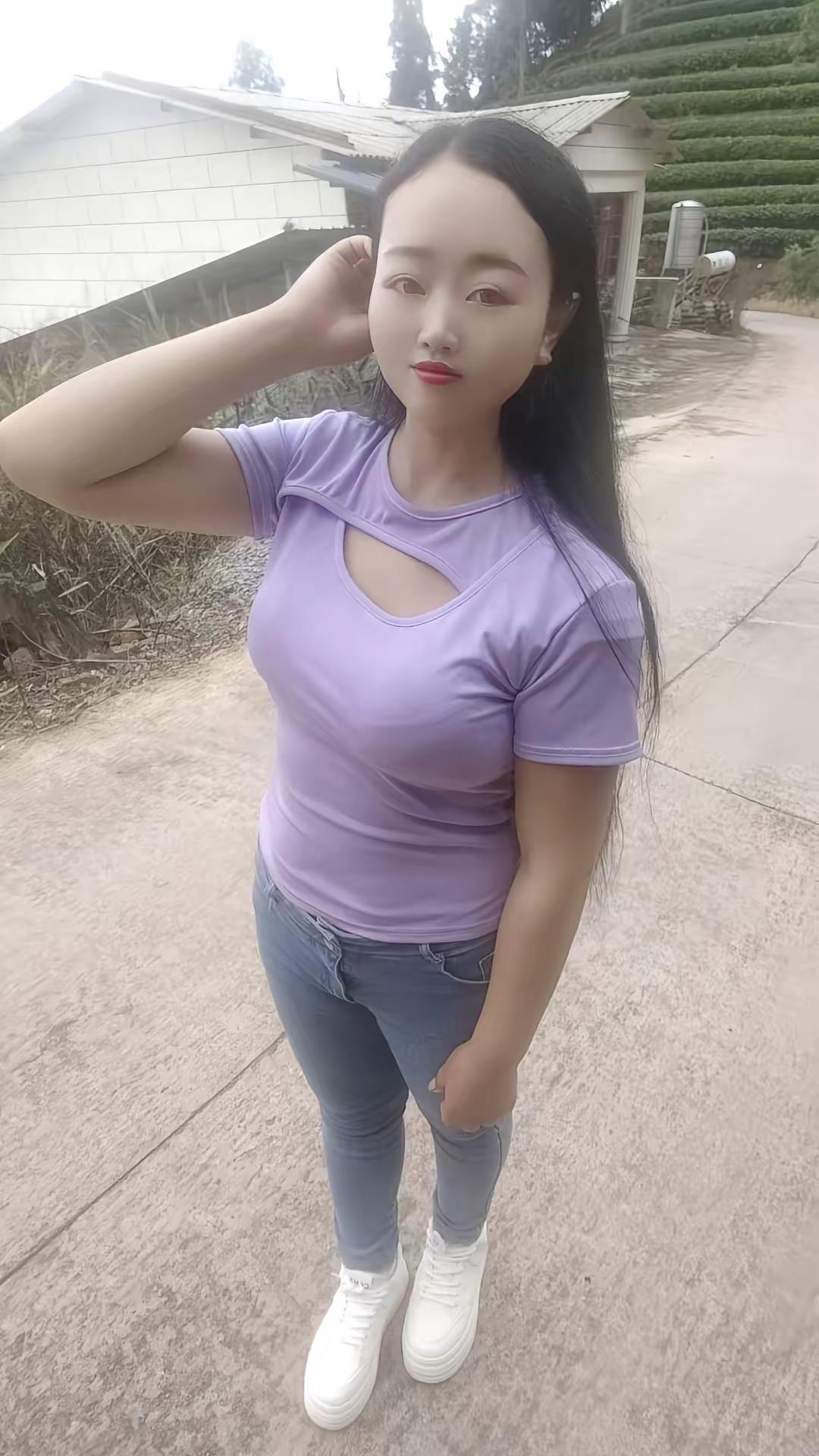 紧身牛仔裤 微胖女生 单身小姐姐