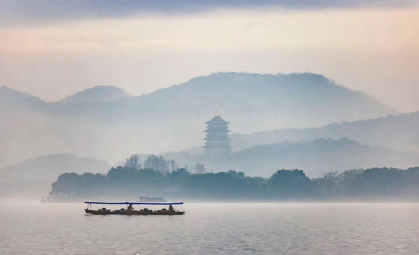 快乐是最好的免疫力。当你不再提心吊胆、不再自我内耗，全身心去晒太阳、去感受生活，