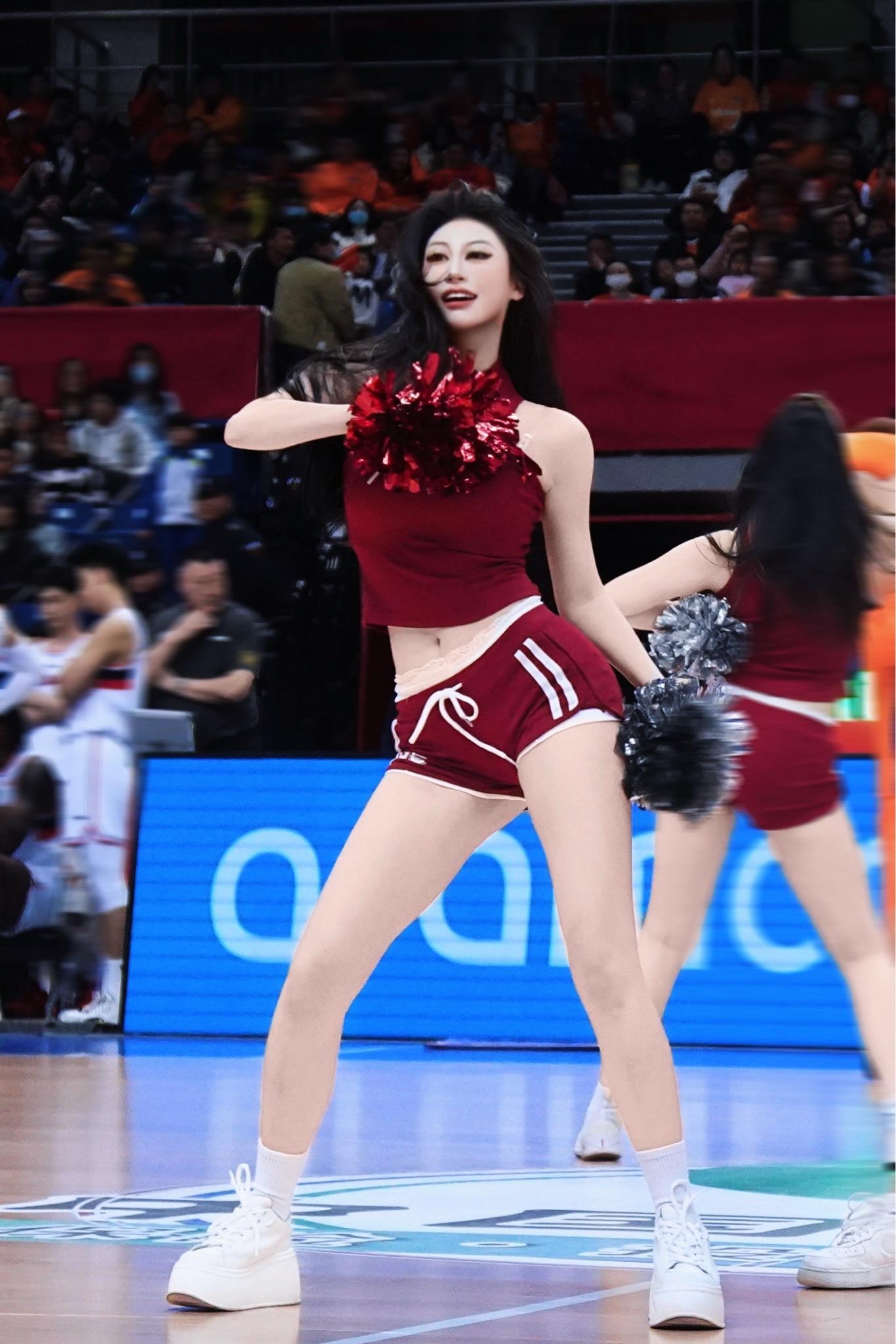 CBA啦啦队比赛日常。能叫我一下吗？就那两个字
