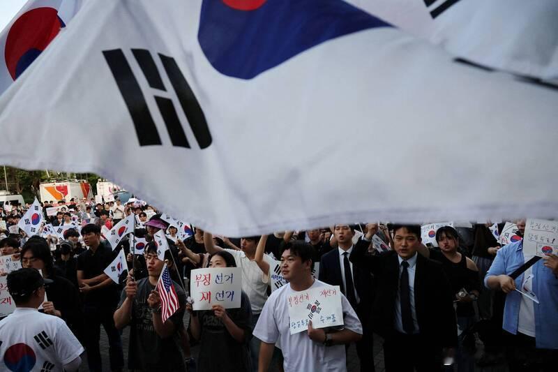 韩国“选票短缺”争议引发抗议 国会启动45天调查海外新鲜事 韩国国会18日在全体