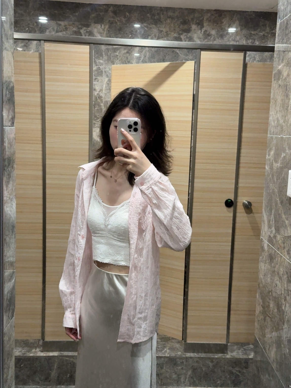 今天的ootddddd美丽的周五 如果明天不培训就好了我在想要不要给家人们再拍个