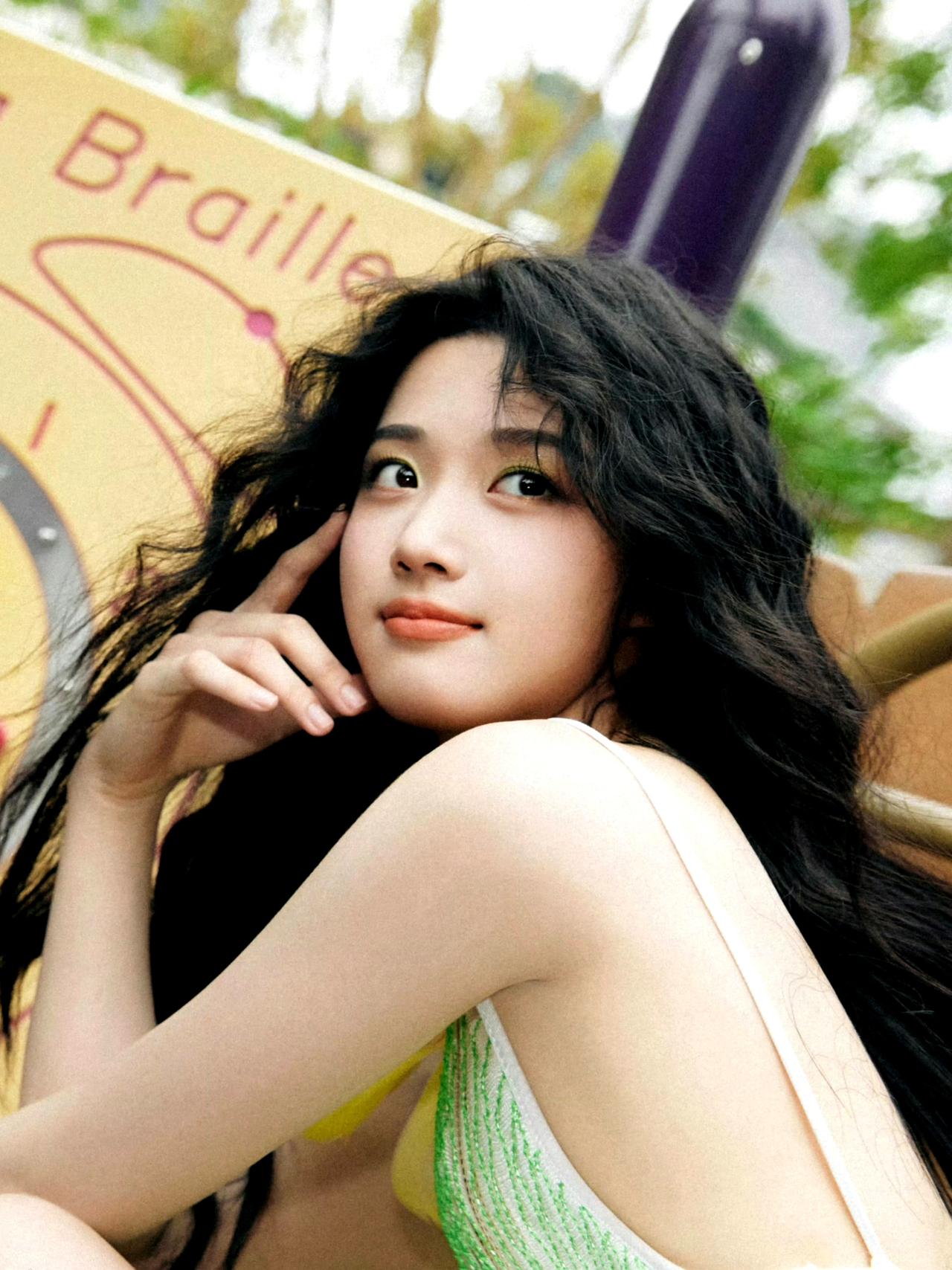 卢昱晓｜救命！这组美照直接美到我失语😭
谁还没被卢昱晓这组春日神图美晕！
薄荷