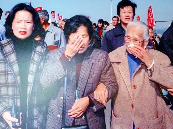 1949年，施宫存夫妇收到命令逃往台湾，将只有3个月大的儿子留在了大陆。40年后