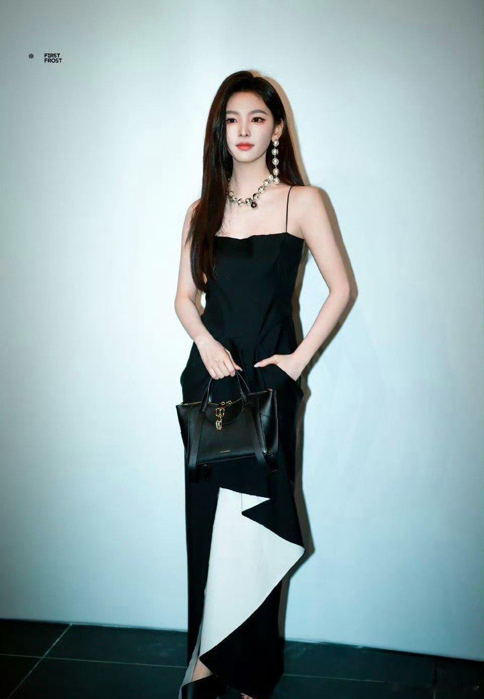 章若楠，向涵之今天活动图，谁赢了 