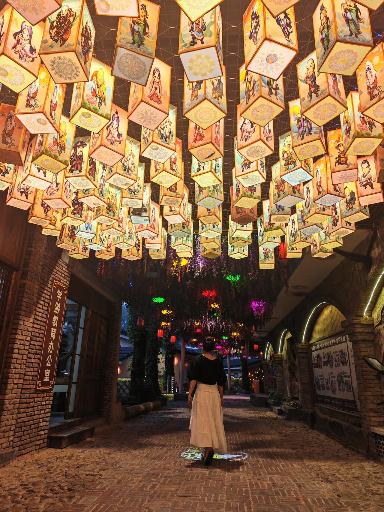 健康：是一生最足的底气。
平安：是一世最大的福气。
快乐：是生活最美的风景。
幸