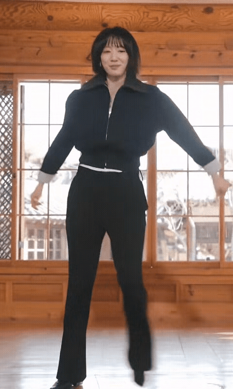 这便是男人钟情18岁女孩的缘由了。同样一支舞蹈，同样一个人，跳出来的韵味却大相径