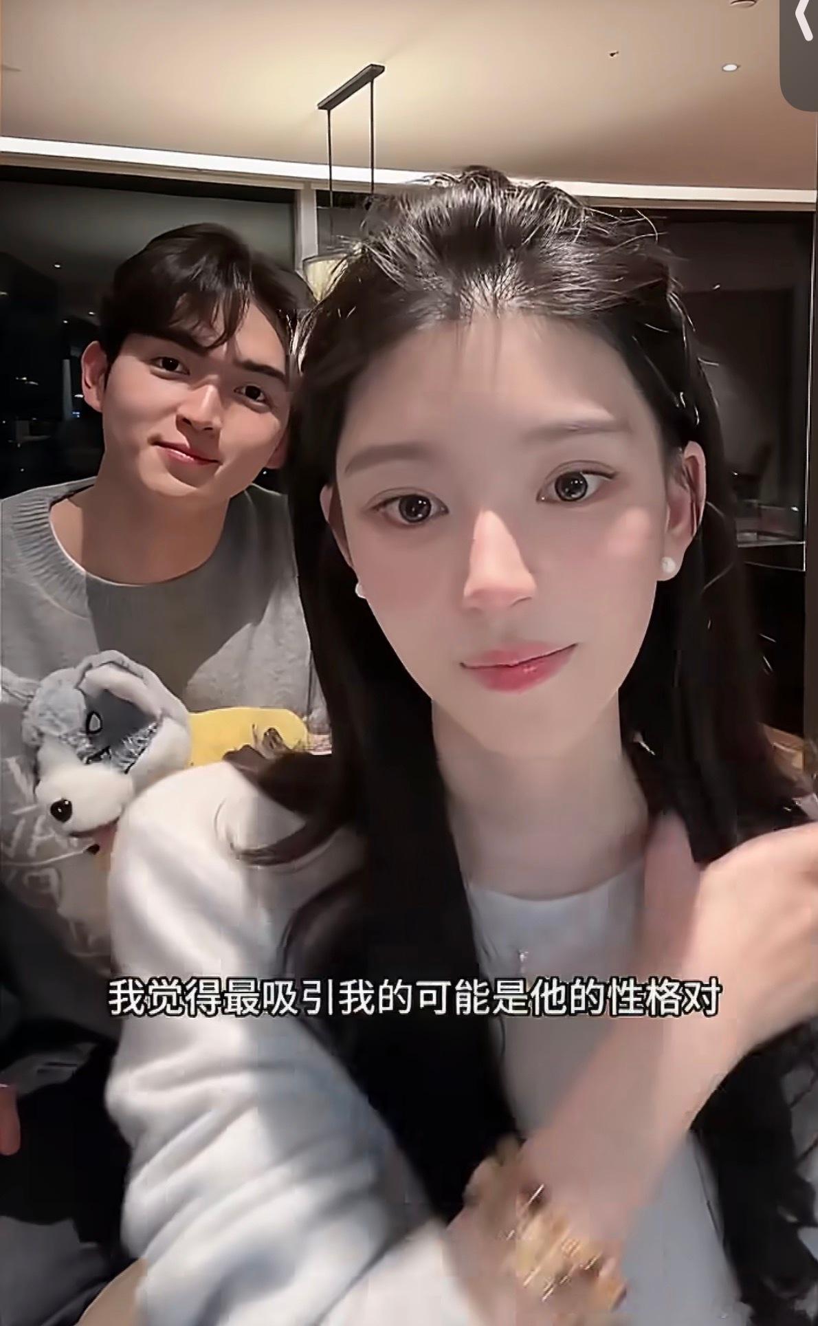 ally和新男友合体直播 Ally这个新男友长得好像韩奎真呀omg 你们觉得两人