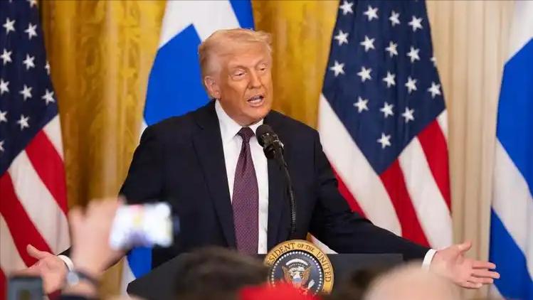 特朗普的刀，藏在谈判里。

伊斯兰堡机场落地，议长亲自带队，外长、央行行长全来了