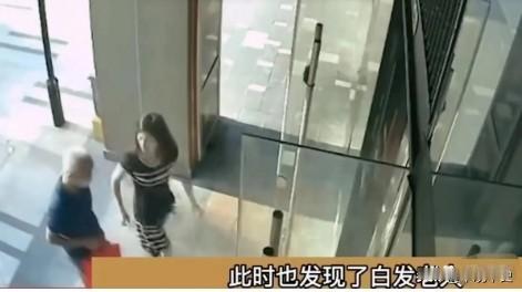 安徽合肥，一女子经营的便利店，被人举报售卖假烟，女子信心十足，让执法人员随便查，