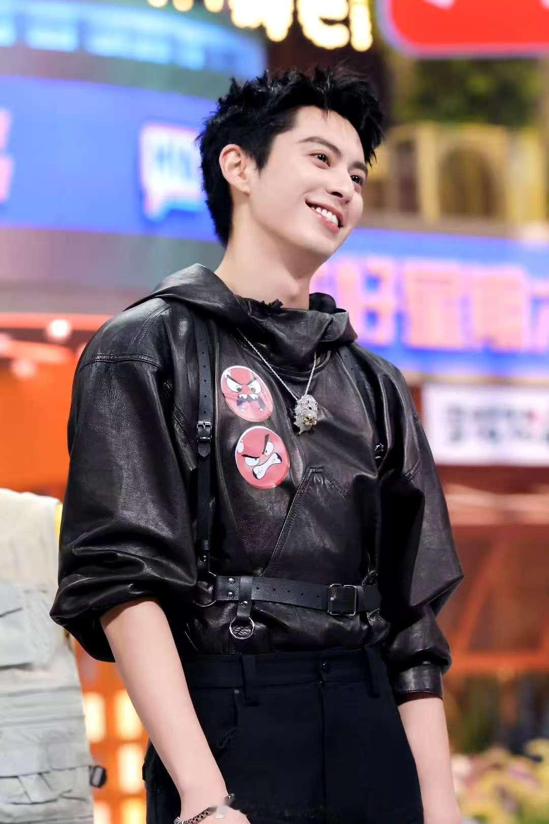 王鹤棣回好六秒变幼稚鬼  《好六》的王鹤棣，一回来就给我们带来了满满的欢乐，幼稚